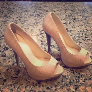 Shoedazzle high heels with snake print